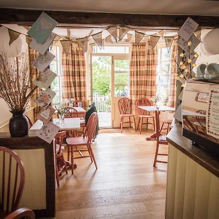 Swan House Tea Room And Bed & Breakfast 利德尼 外观 照片