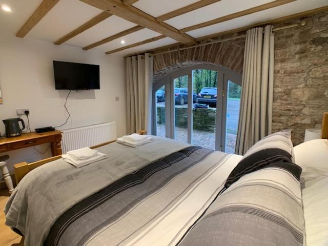 Swan House Tea Room And Bed & Breakfast 利德尼 外观 照片